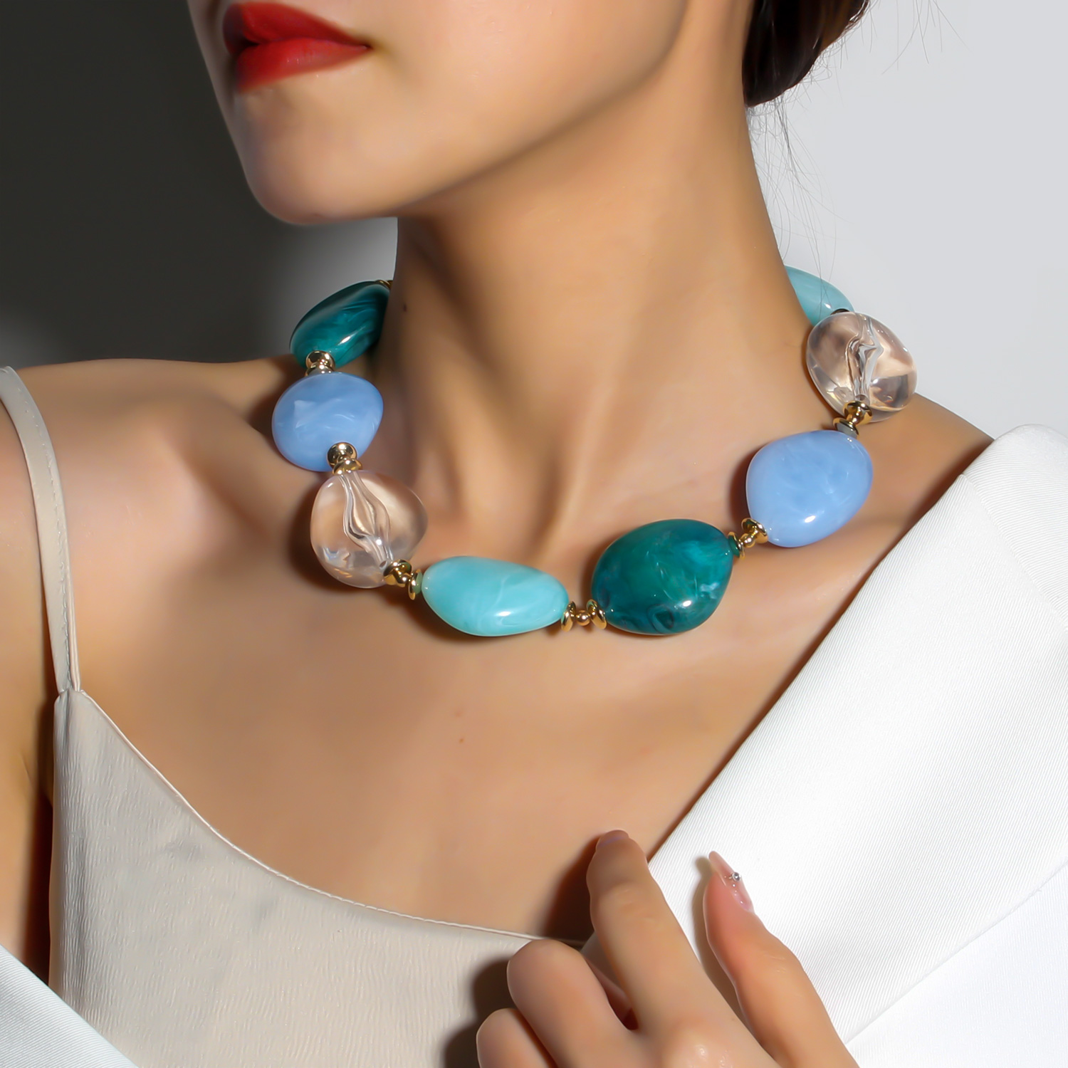 Elegant Retro Color Block Plastic Beaded Women's Necklace display picture 4