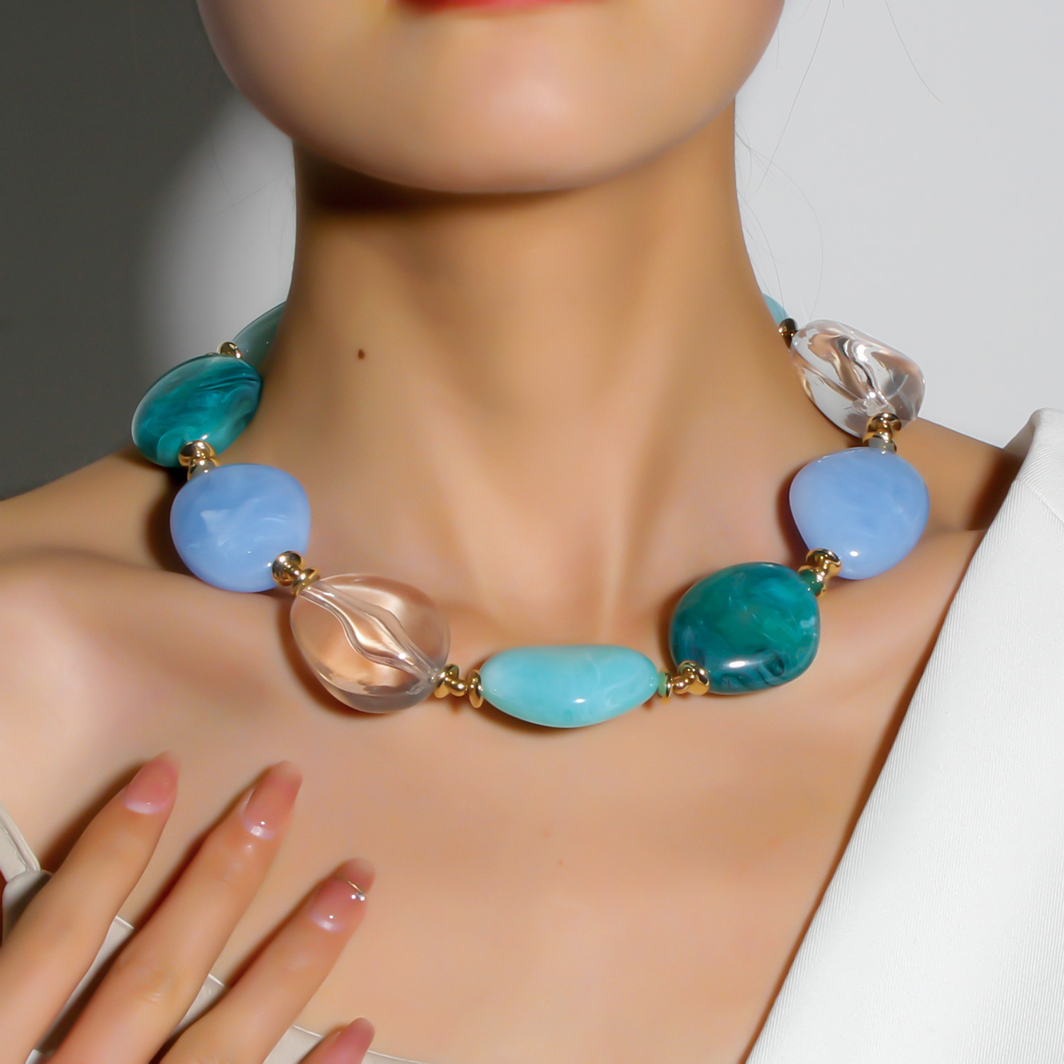 Elegant Retro Color Block Plastic Beaded Women's Necklace display picture 5