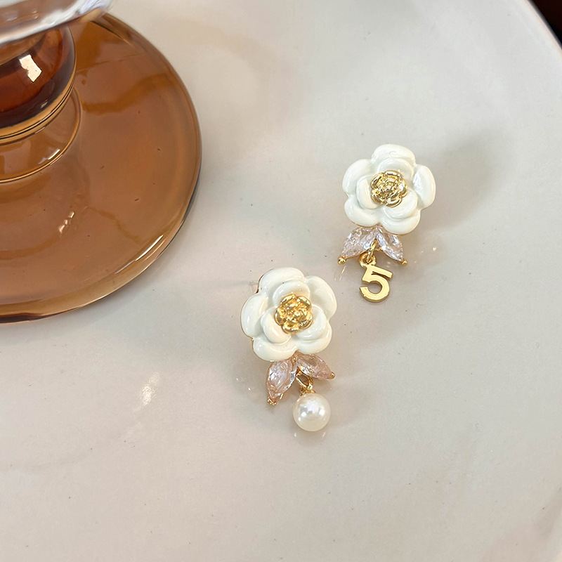 1 Pair Simple Style Classic Style Flower Plating Inlay Copper Zircon Gold Plated Drop Earrings display picture 13