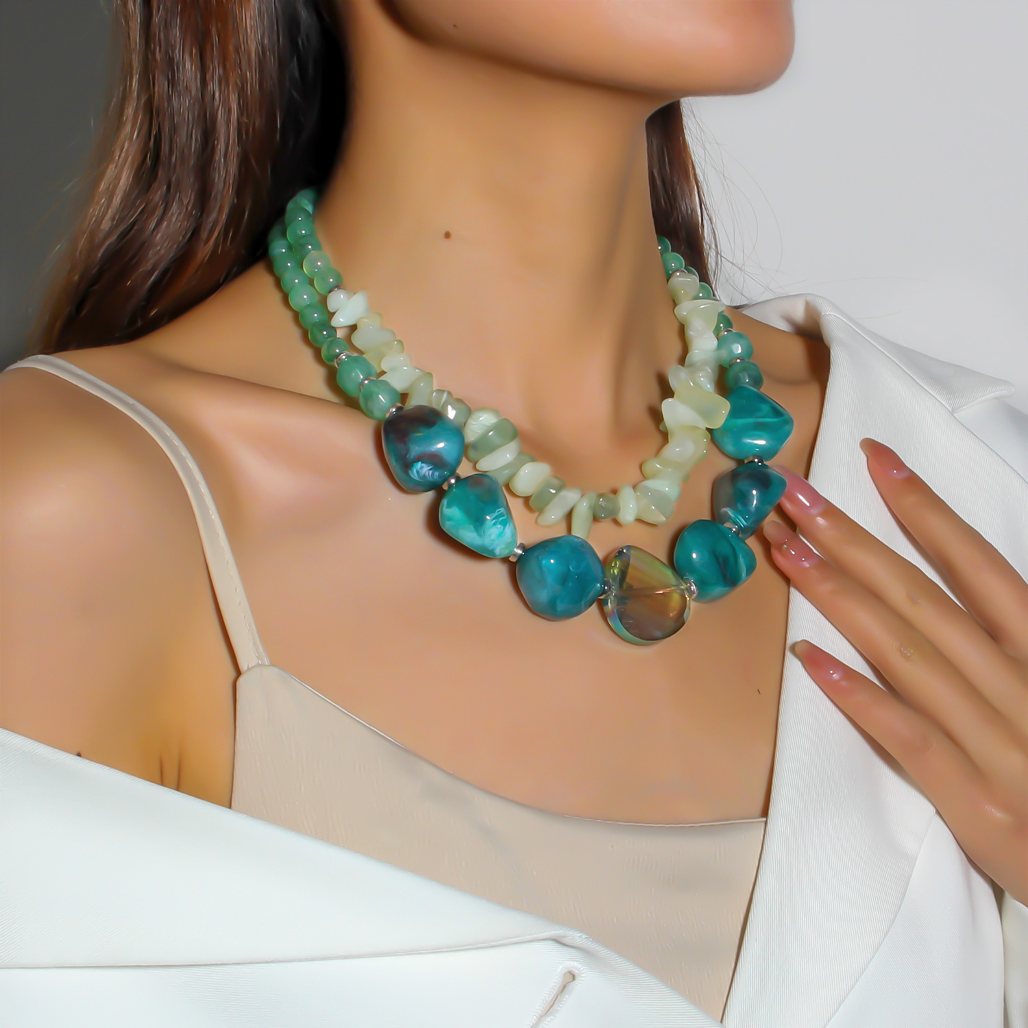Elegant Retro Color Block Plastic Irregular Beaded Women's Necklace display picture 5