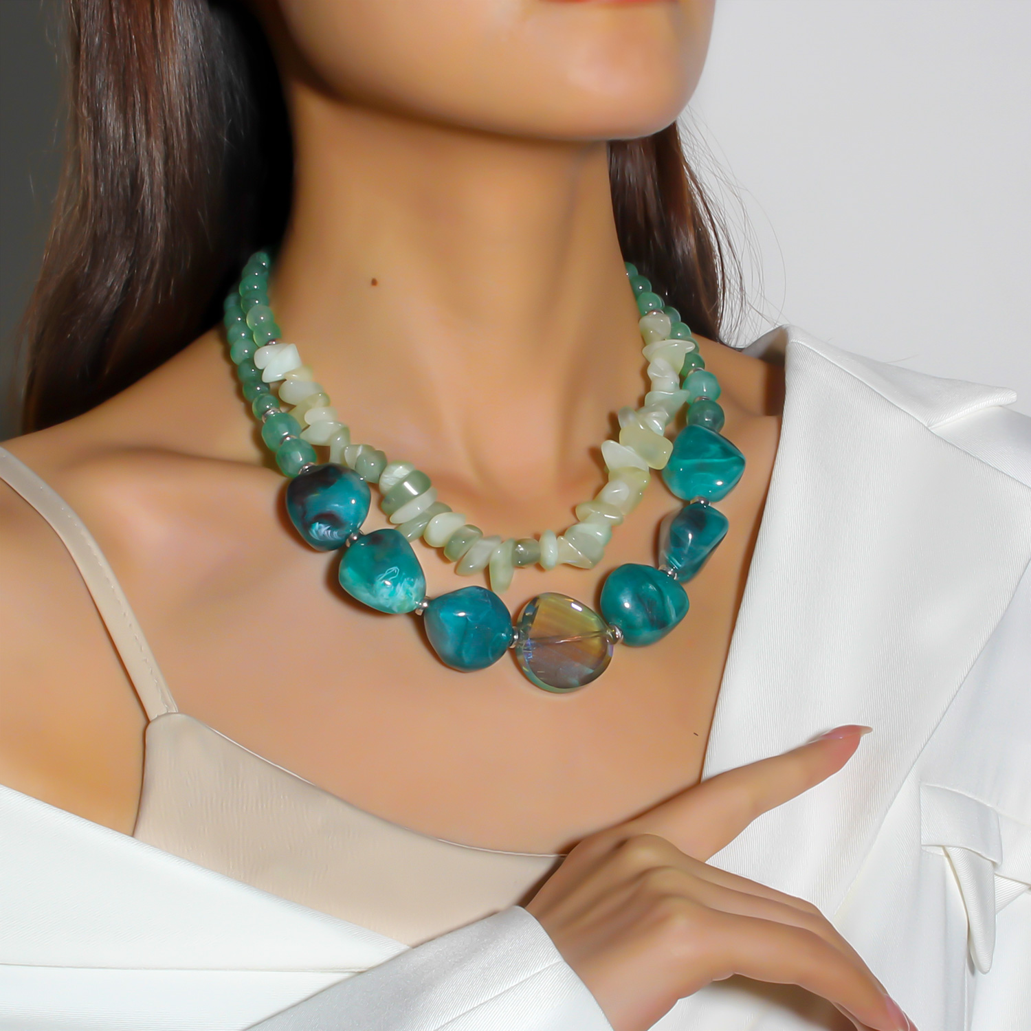 Elegant Retro Color Block Plastic Irregular Beaded Women's Necklace display picture 4