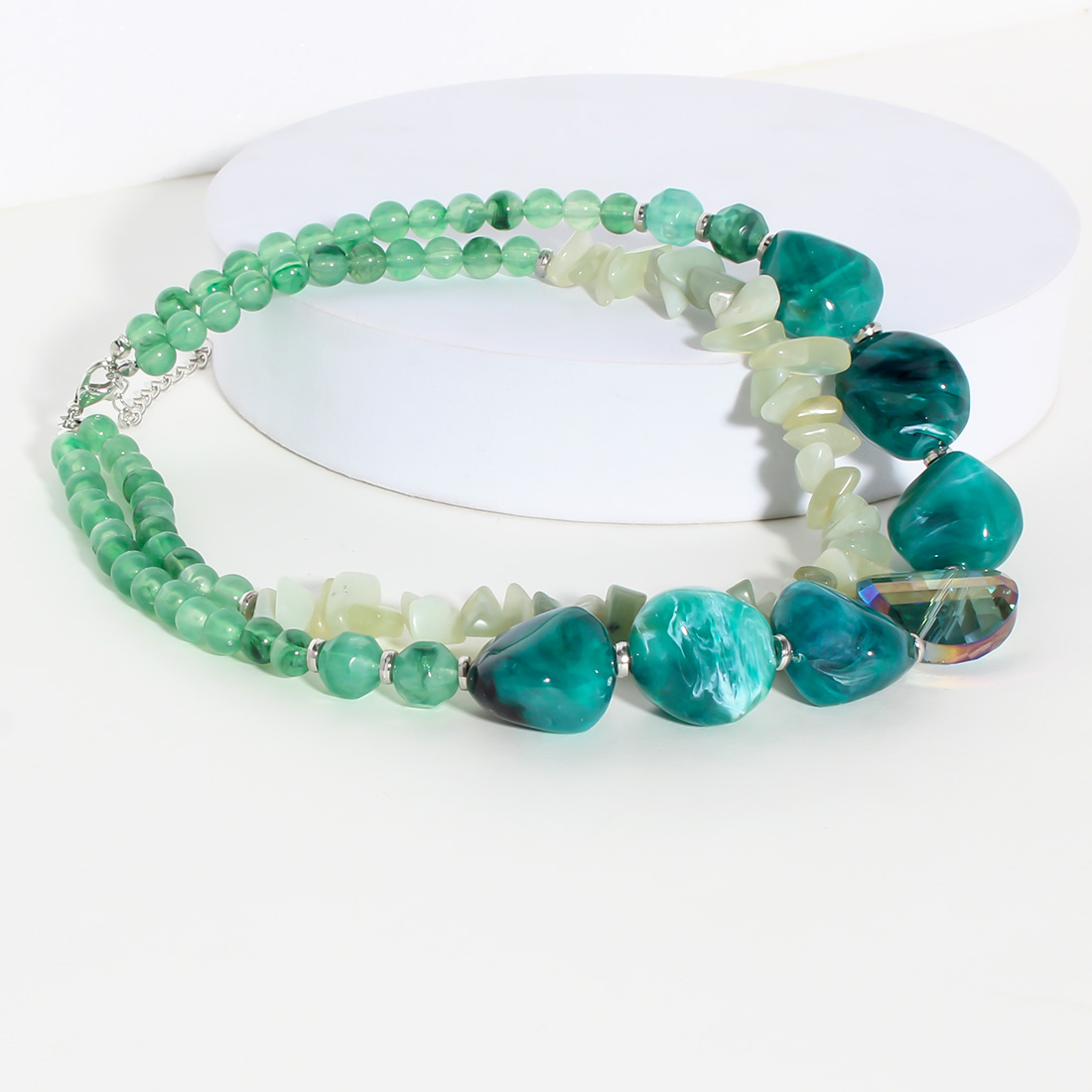 Elegant Retro Color Block Plastic Irregular Beaded Women's Necklace display picture 7