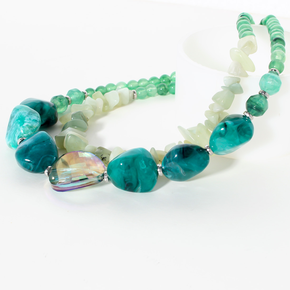 Elegant Retro Color Block Plastic Irregular Beaded Women's Necklace display picture 8