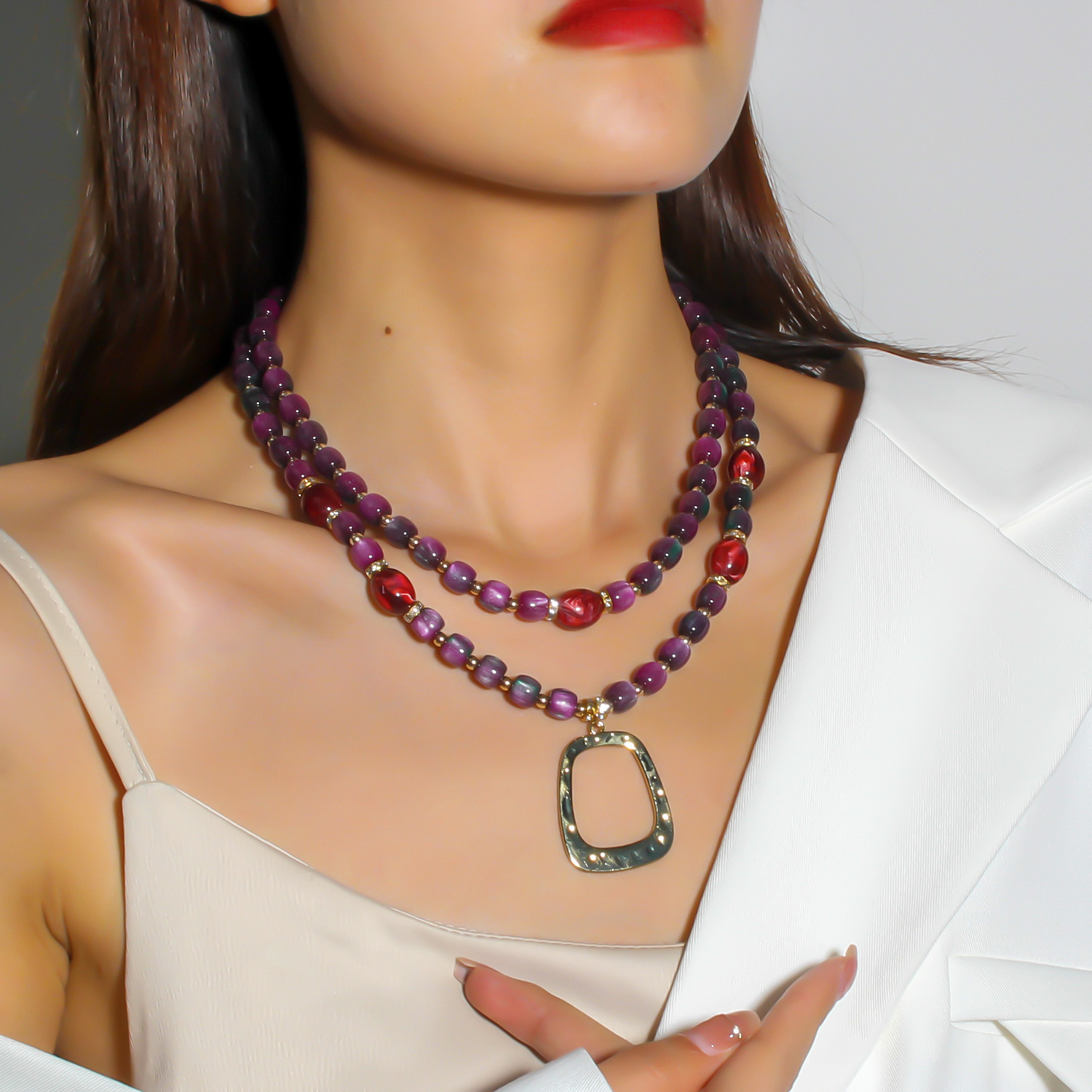 Elegant Retro Color Block Alloy Plastic Beaded Women's Layered Necklaces display picture 2