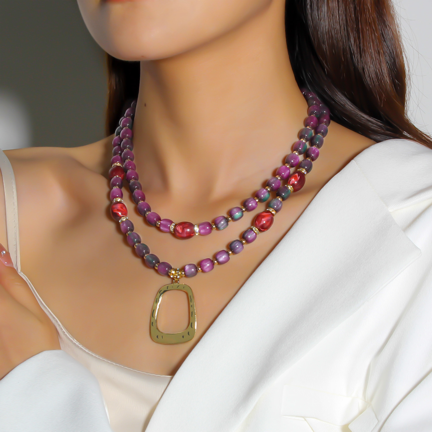 Elegant Retro Color Block Alloy Plastic Beaded Women's Layered Necklaces display picture 4