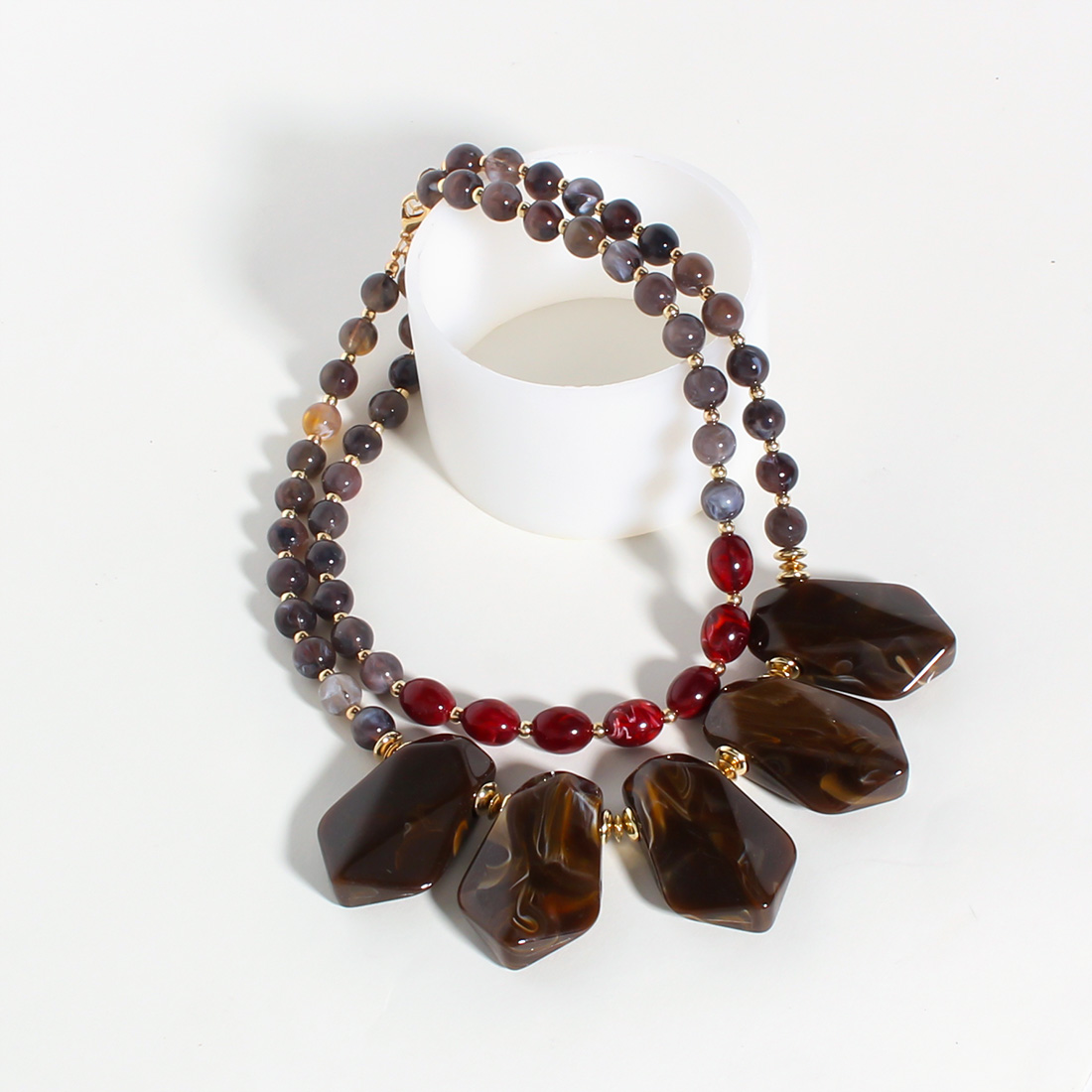 Elegant Retro Color Block Plastic Resin Women's Necklace display picture 5
