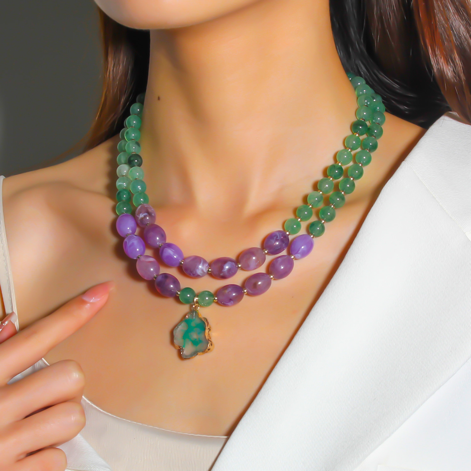 Retro Exaggerated Color Block Resin Beaded Women's Layered Necklaces display picture 6