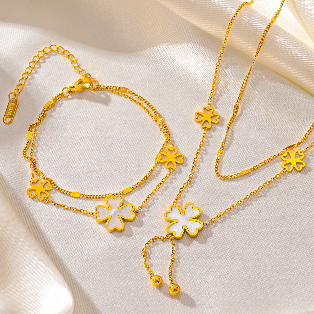 Titan Stahl 18 Karat Vergoldet Süss Einfacher Stil Anzahl Gänseblümchen Acryl Armbänder Ohrringe Halskette display picture 5
