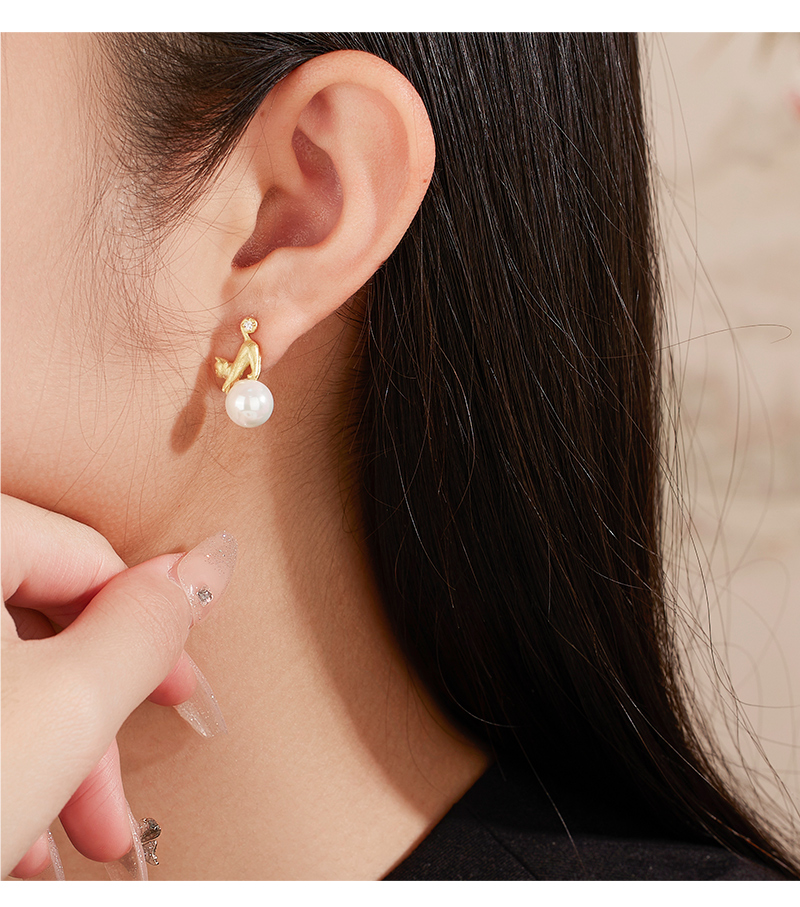 1 Pair Elegant Cute Luxurious Cat Polishing Plating Inlay Sterling Silver Artificial Pearls 18K Gold Plated White Gold Plated Ear Studs display picture 6