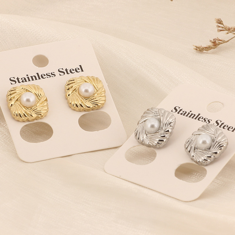 1 Pair Simple Style Solid Color Inlay Stainless Steel Pearl 18K Gold Plated Ear Studs display picture 3