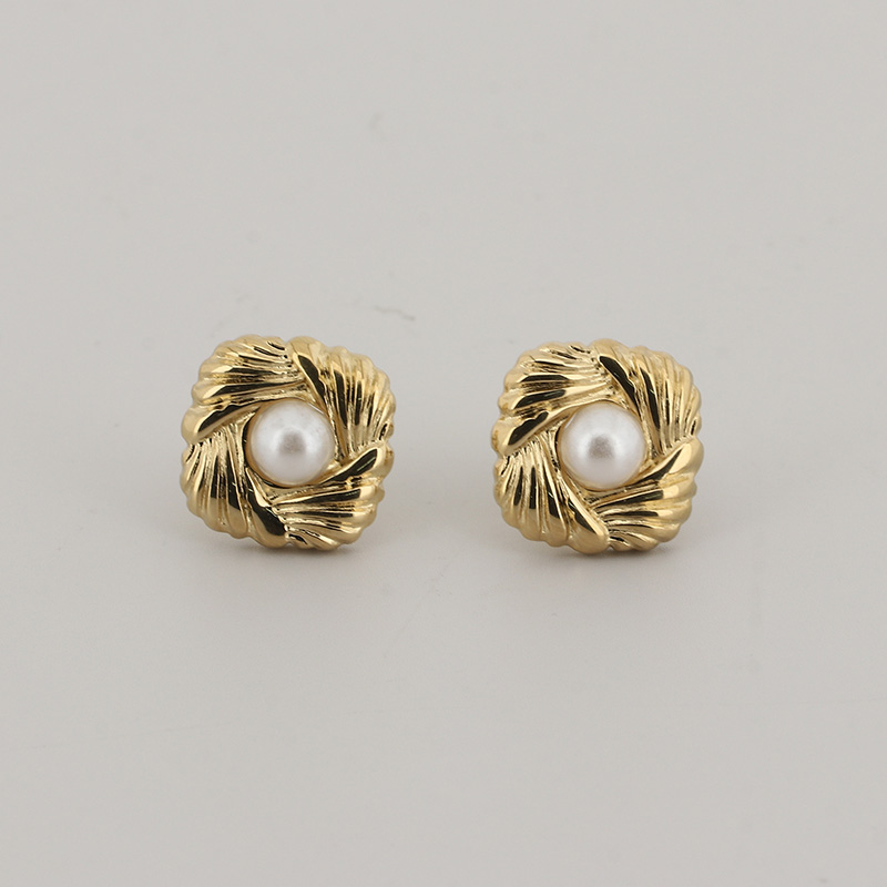 1 Pair Simple Style Solid Color Inlay Stainless Steel Pearl 18K Gold Plated Ear Studs display picture 4