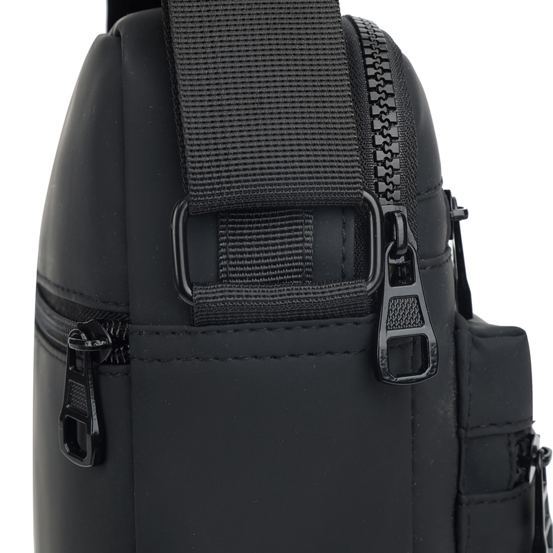 Men's Solid Color Nylon Sewing Thread Zipper Shoulder Bag display picture 5