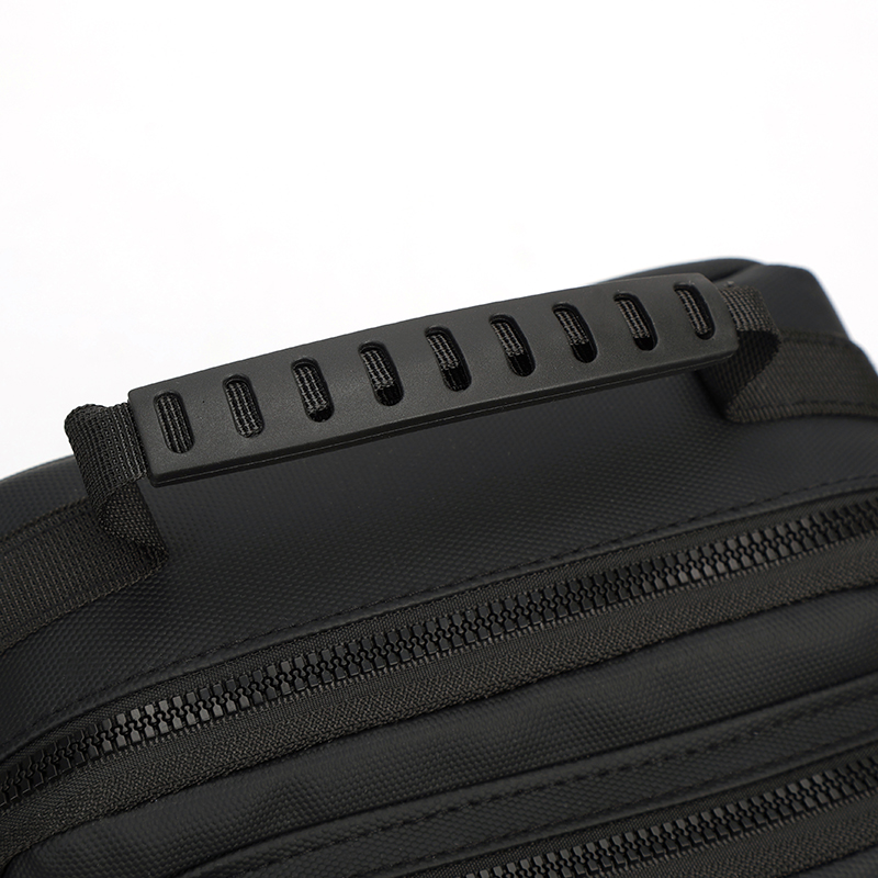 Men's Solid Color Nylon Sewing Thread Zipper Shoulder Bag display picture 7