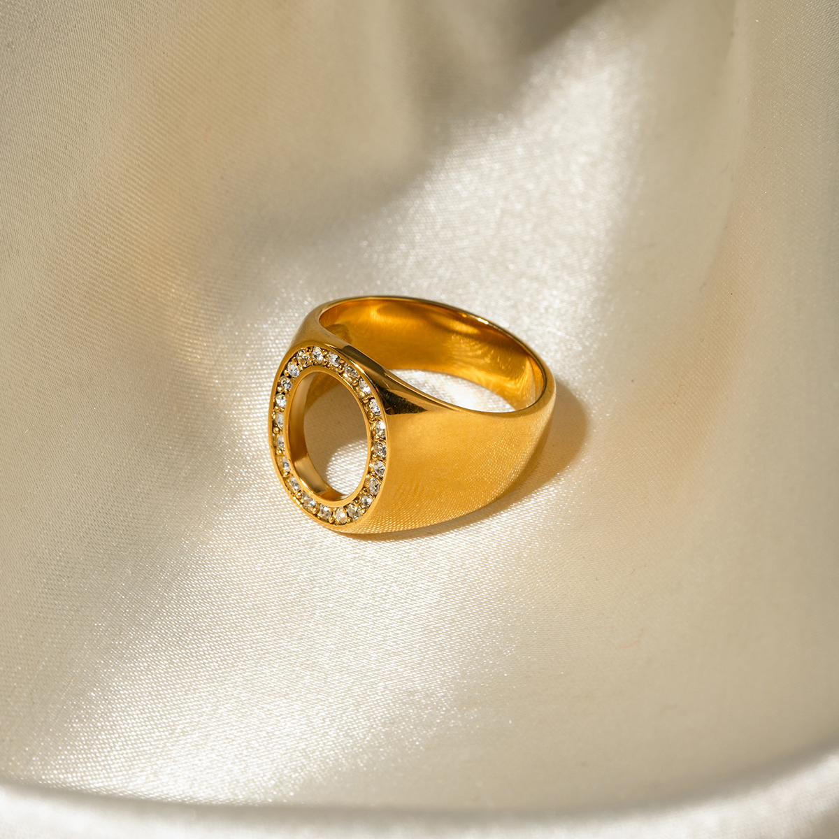 Acero Inoxidable 304 Chapados en oro de 18k Estilo IG Estilo Moderno Estilo De Moda Embutido Ronda Diamantes De Imitación Anillos display picture 4