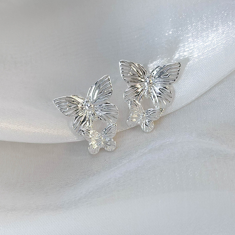 1 Pair Elegant Glam Butterfly Alloy Ear Studs display picture 9