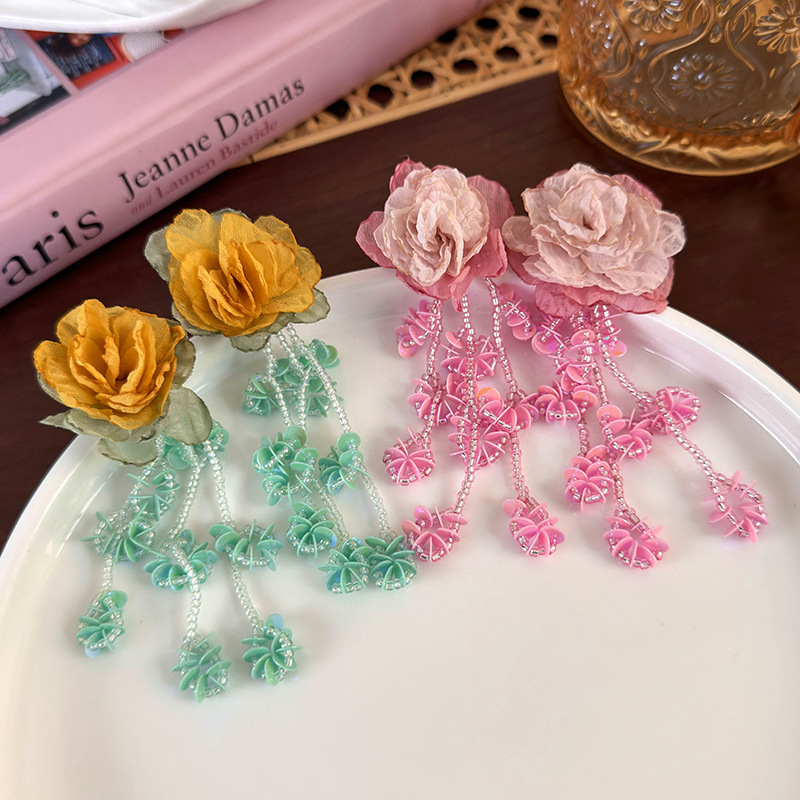 1 Pair Sweet Artistic Flower Beaded Plastic Drop Earrings display picture 9