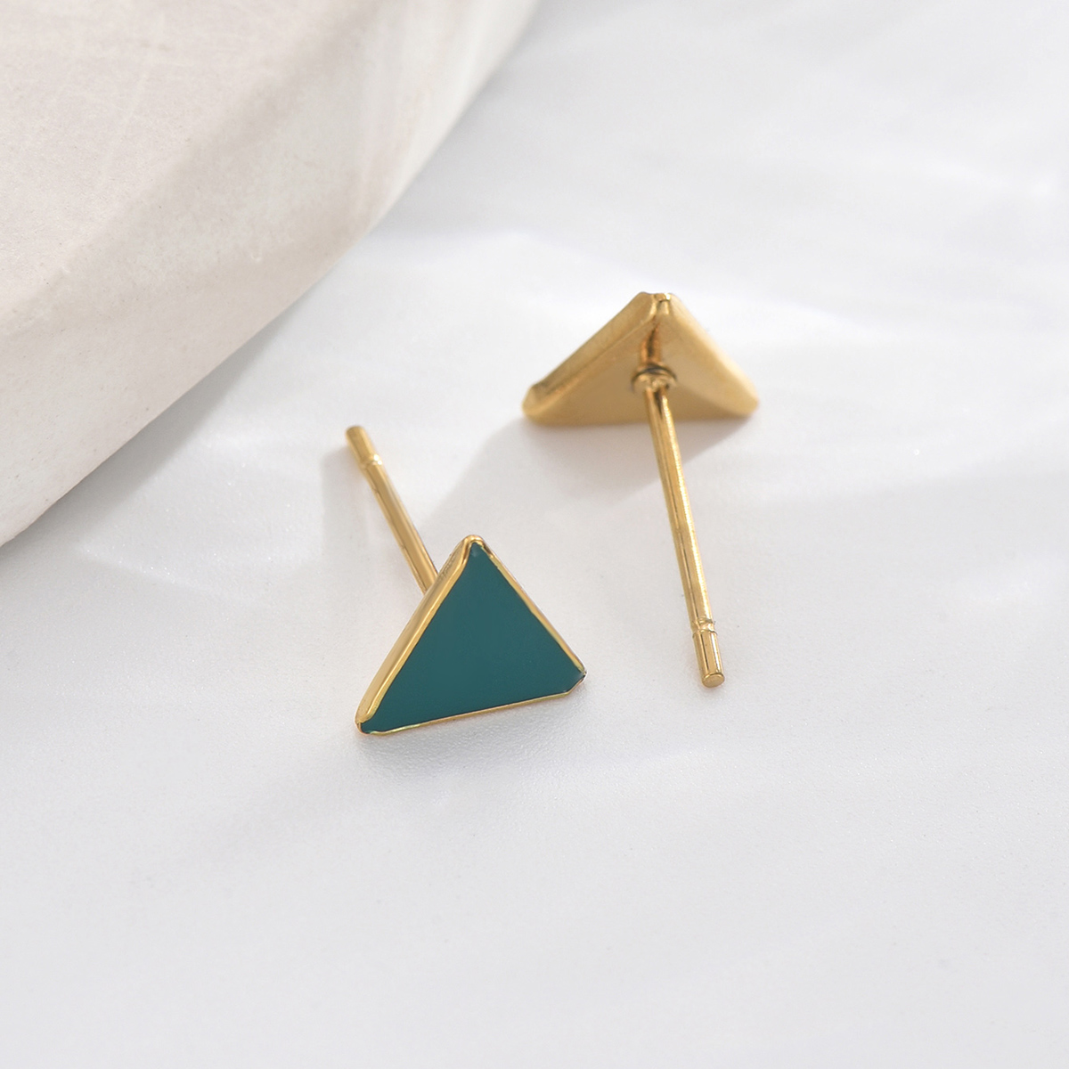 1 Pair Casual Modern Style Simple Style Triangle Enamel Plating 304 Stainless Steel 14K Gold Plated Ear Studs display picture 3