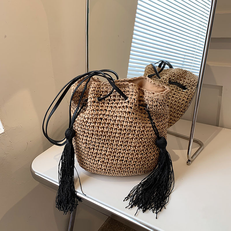 Women's Straw Solid Color Vacation Tassel Bucket String Straw Bag display picture 1