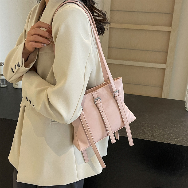 Women's Pu Leather Solid Color Classic Style Sewing Thread Square Zipper Tote Bag display picture 11