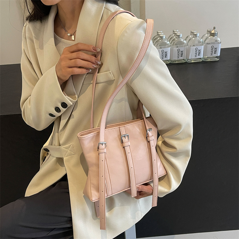 Women's Pu Leather Solid Color Classic Style Sewing Thread Square Zipper Tote Bag display picture 5