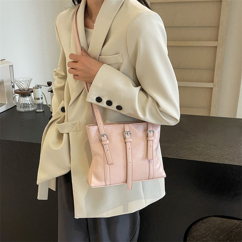 Women's Pu Leather Solid Color Classic Style Sewing Thread Square Zipper Tote Bag display picture 16