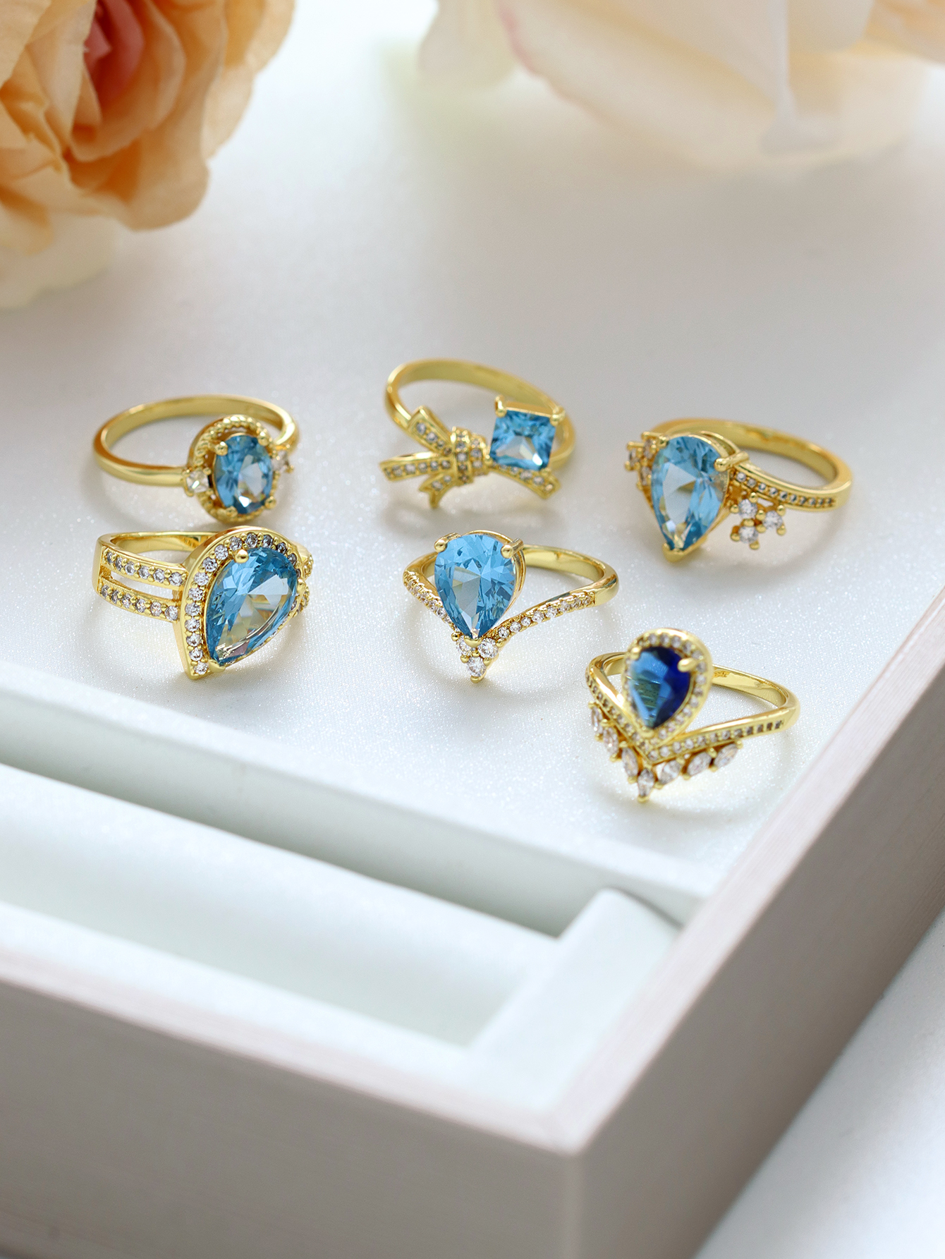 Wholesale Simple Style Classic Style Color Block Copper Plating Inlay 18K Gold Plated Glass Stone Zircon Rings display picture 5