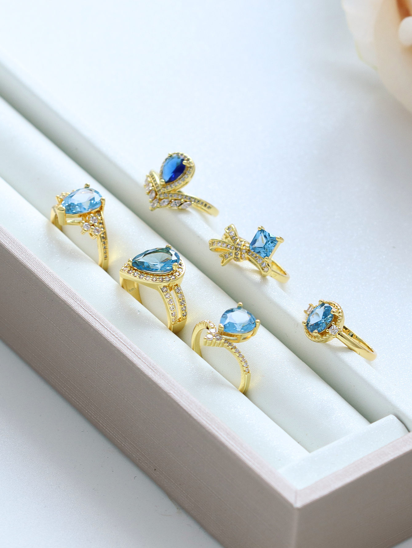 Wholesale Simple Style Classic Style Color Block Copper Plating Inlay 18K Gold Plated Glass Stone Zircon Rings display picture 3