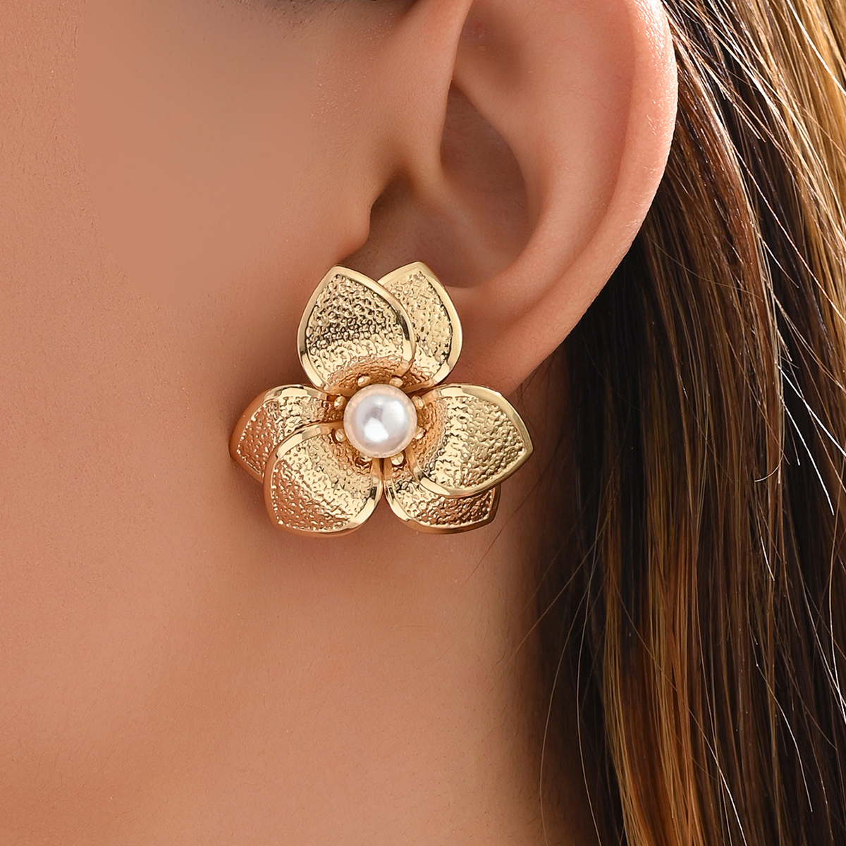 1 Pair Elegant French Style Flower Iron Ear Studs display picture 2