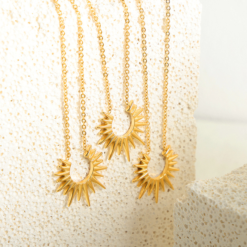 Acero Inoxidable Chapados en oro de 18k Casual Estilo Simple Sol Collar display picture 5