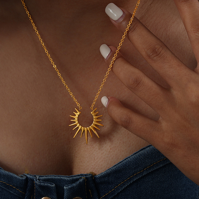 Acero Inoxidable Chapados en oro de 18k Casual Estilo Simple Sol Collar display picture 6