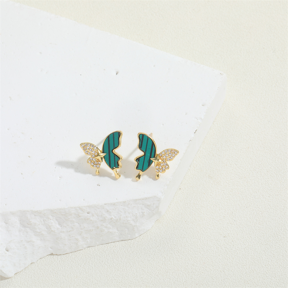 1 Pair Simple Style Animal Inlay Shell Copper Zircon 14K Gold Plated Earrings display picture 3
