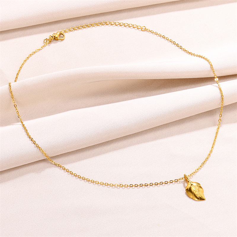 304 Stainless Steel 18K Gold Plated Simple Style Classic Style Asymmetrical Plating Solid Color Pendant Necklace display picture 7