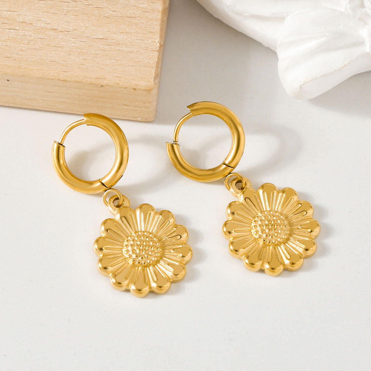 1 Pair IG Style Modern Style Classic Style Sunflower 304 Stainless Steel 18K Gold Plated Drop Earrings display picture 6