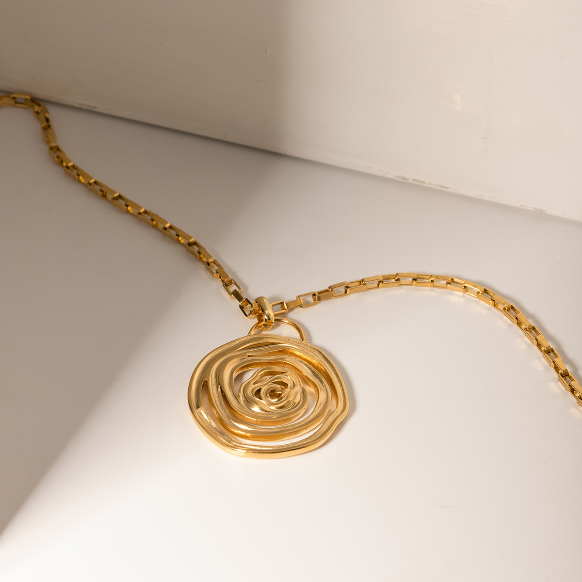 Edelstahl 304 18 Karat Vergoldet IG-Stil Basic Klassischer Stil Spiral- Halskette Mit Anhänger display picture 5