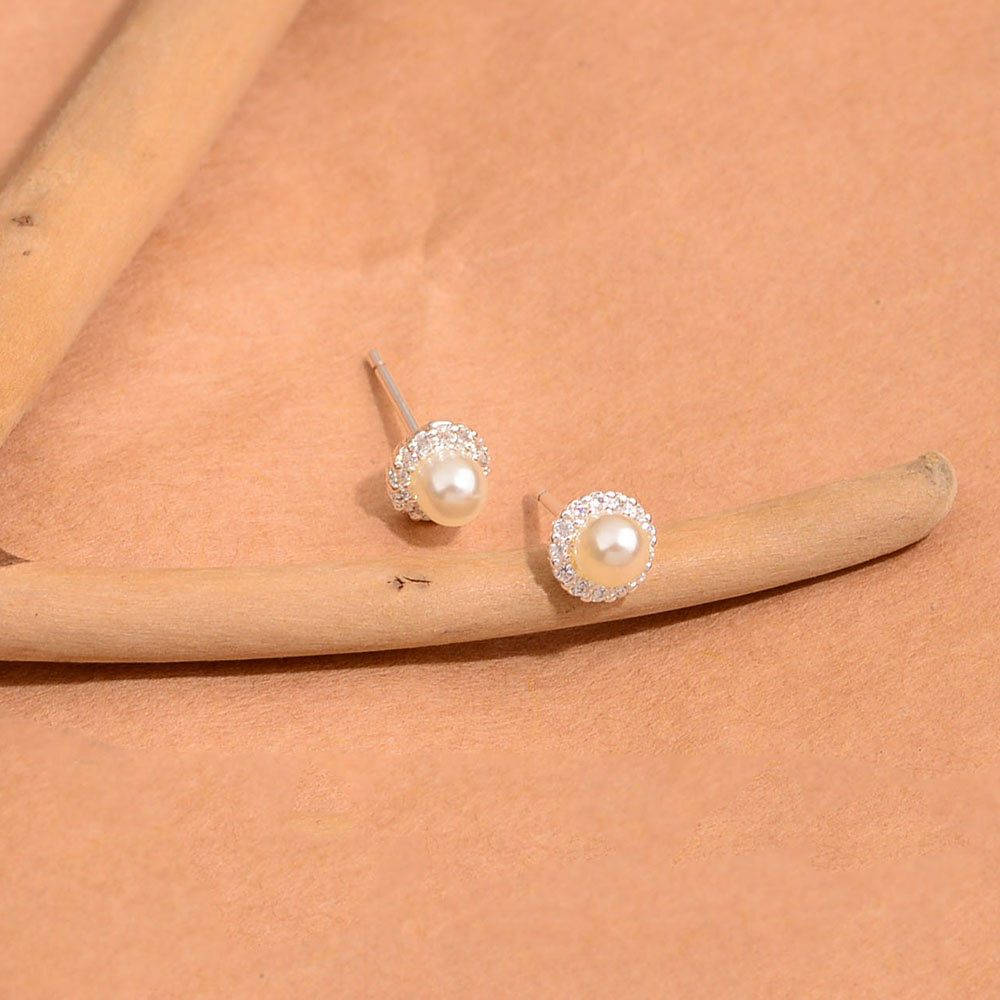 1 Pair Simple Style Classic Style Solid Color Inlay Copper Pearl Zircon Ear Studs display picture 3