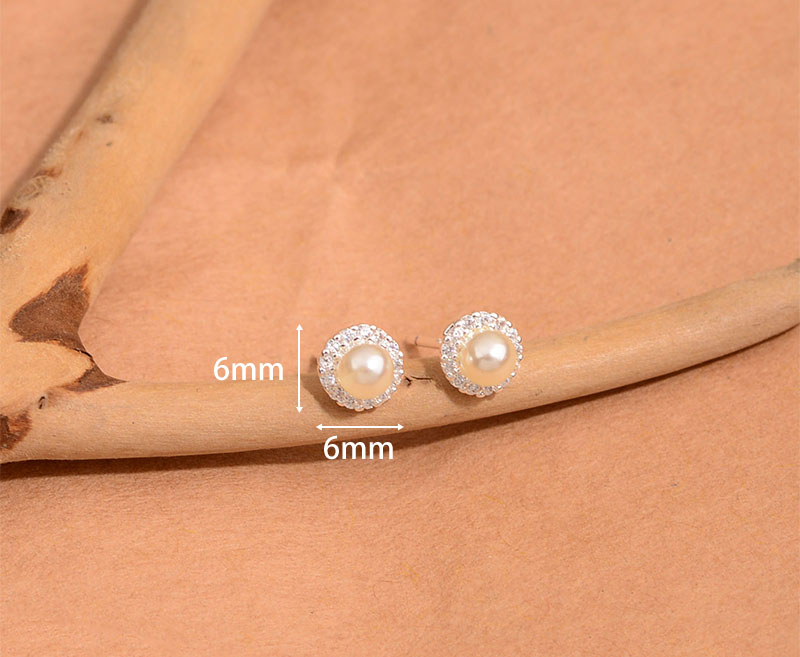 1 Pair Simple Style Classic Style Solid Color Inlay Copper Pearl Zircon Ear Studs display picture 5