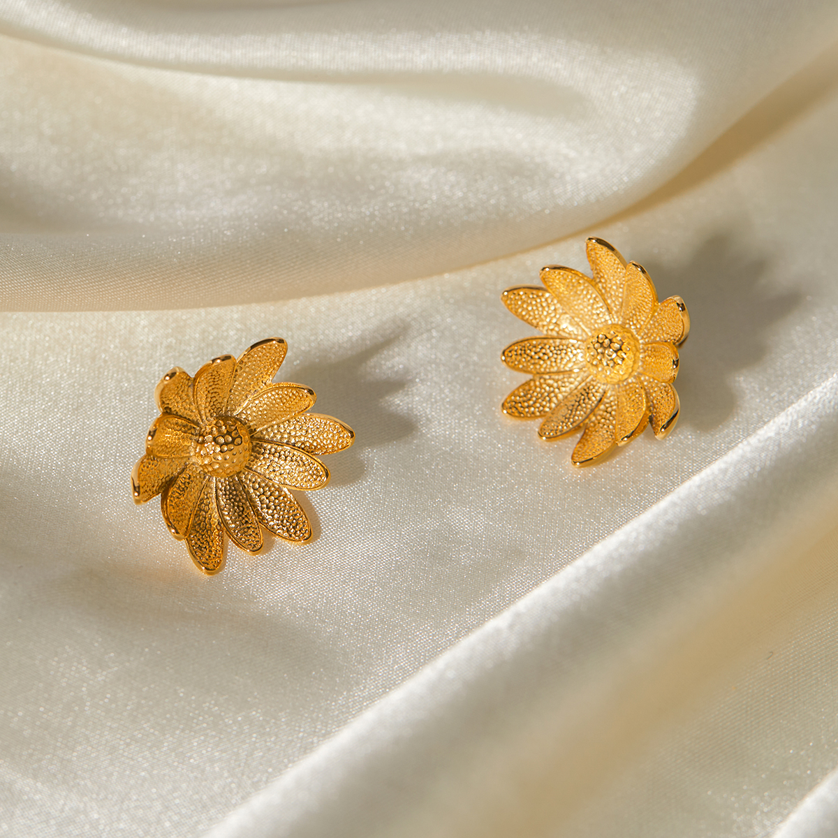 1 Pair Modern Style Classic Style Flower 316 Stainless Steel  18K Gold Plated Ear Studs display picture 3