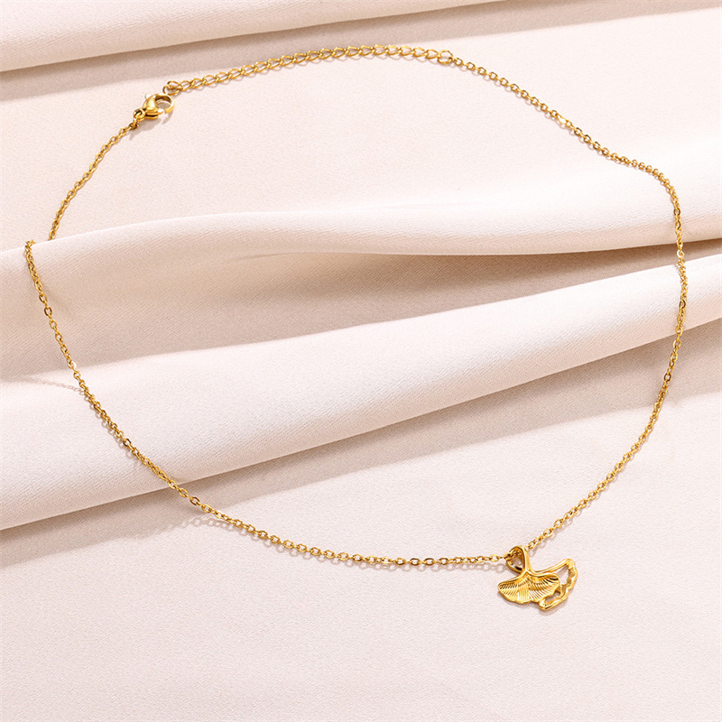 304 Stainless Steel 18K Gold Plated Simple Style Classic Style Plating Hollow Out Ginkgo Leaf Pendant Necklace display picture 9