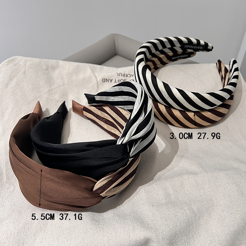 Women's Elegant Modern Style Stripe Knot Cloth Metal Printing Hair Band display picture 1
