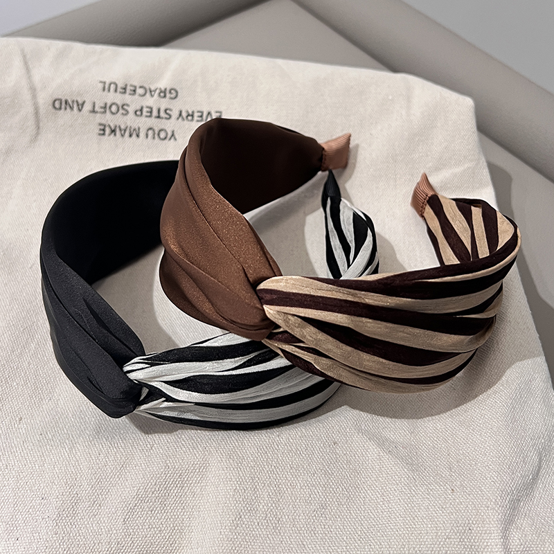 Women's Elegant Modern Style Stripe Knot Cloth Metal Printing Hair Band display picture 6