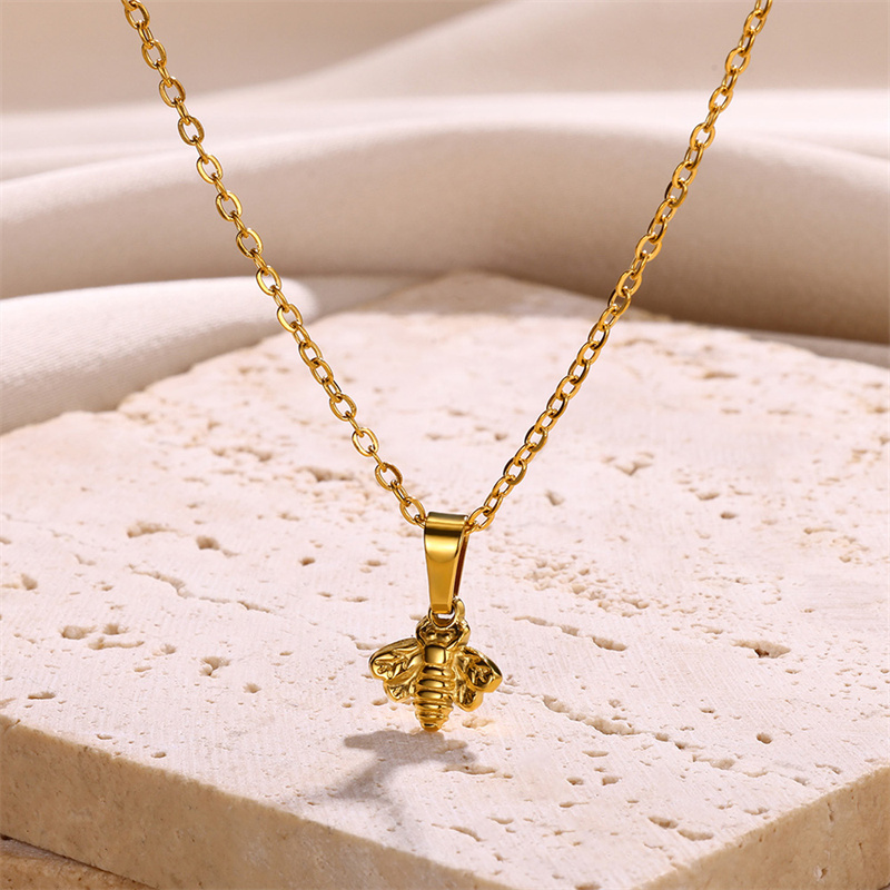 304 Stainless Steel 18K Gold Plated Simple Style Classic Style Plating Bee Pendant Necklace display picture 2