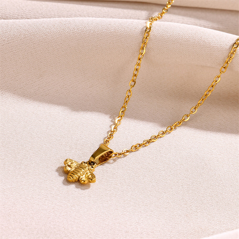 304 Stainless Steel 18K Gold Plated Simple Style Classic Style Plating Bee Pendant Necklace display picture 3