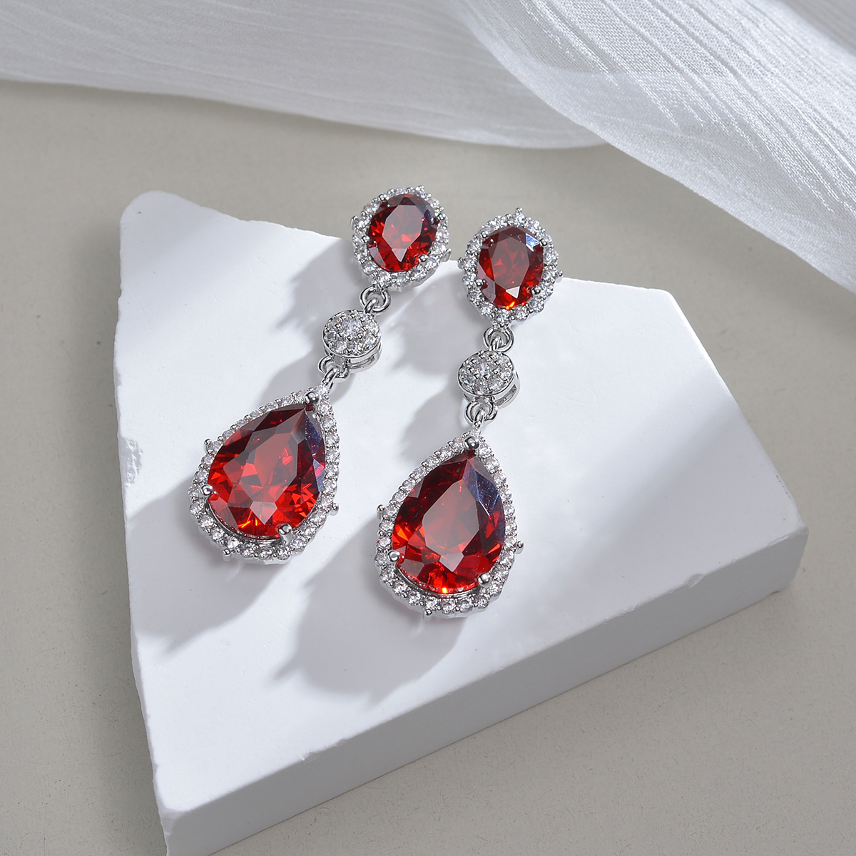 1 Pair Elegant Classic Style Streetwear Water Droplets Inlay Titanium Steel Zircon Drop Earrings display picture 5