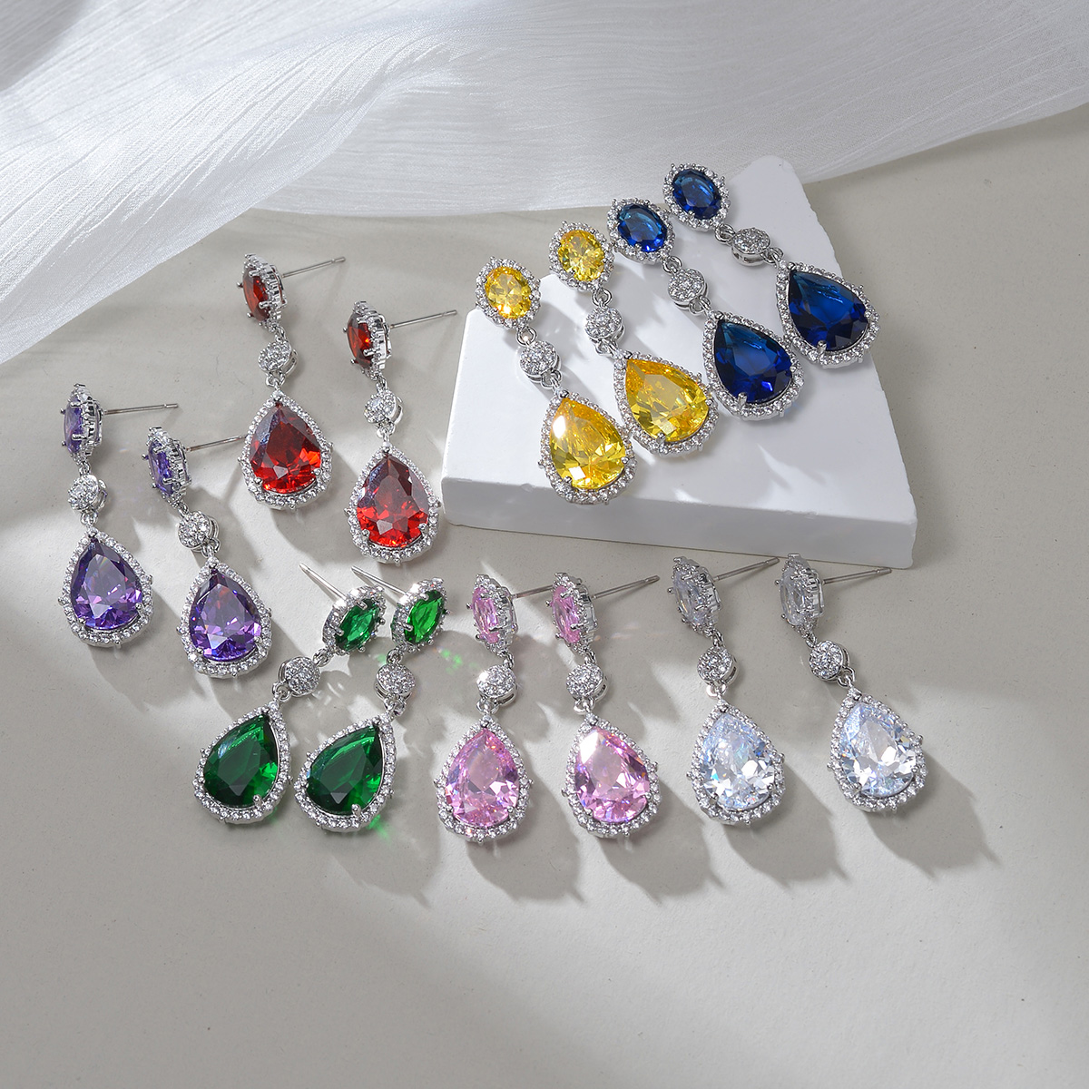 1 Pair Elegant Classic Style Streetwear Water Droplets Inlay Titanium Steel Zircon Drop Earrings display picture 2