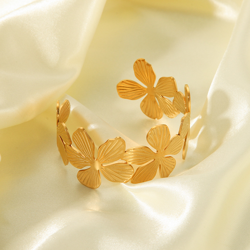 Vacances Style Simple Fleur Acier Inoxydable 304 Plaqué Or 18K Bracelet En Masse display picture 5