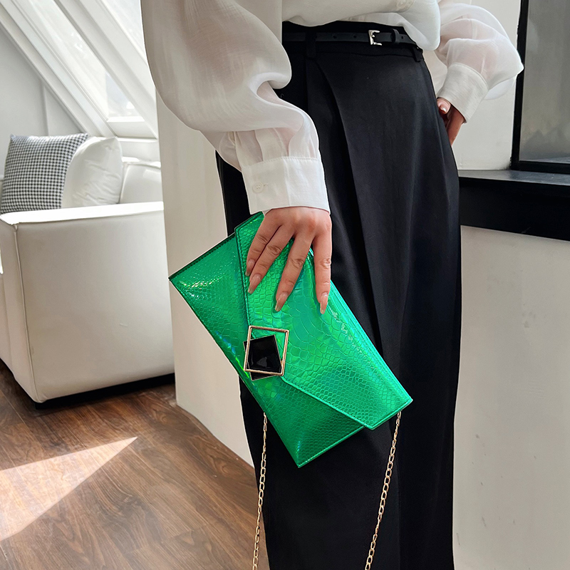 Women's Pu Leather Solid Color Streetwear Flip Cover Shoulder Bag Crossbody Bag display picture 1