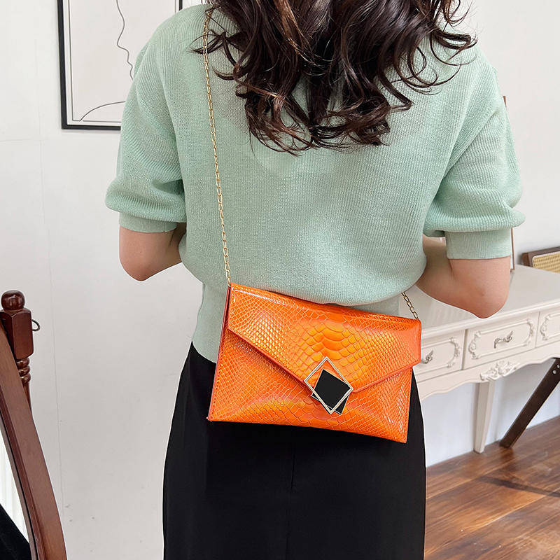 Women's Pu Leather Solid Color Streetwear Flip Cover Shoulder Bag Crossbody Bag display picture 3