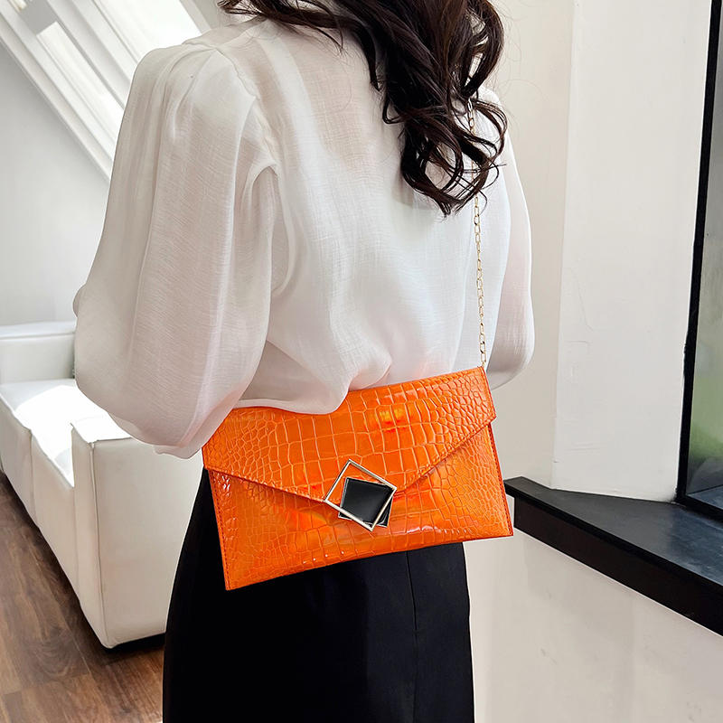 Women's Pu Leather Solid Color Streetwear Flip Cover Shoulder Bag Crossbody Bag display picture 10