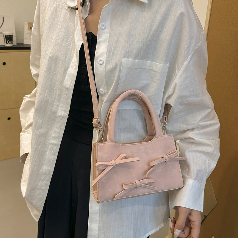 Women's Pu Leather Solid Color Bow Knot Elegant Vintage Style Zipper Shoulder Bag Handbag Crossbody Bag display picture 1
