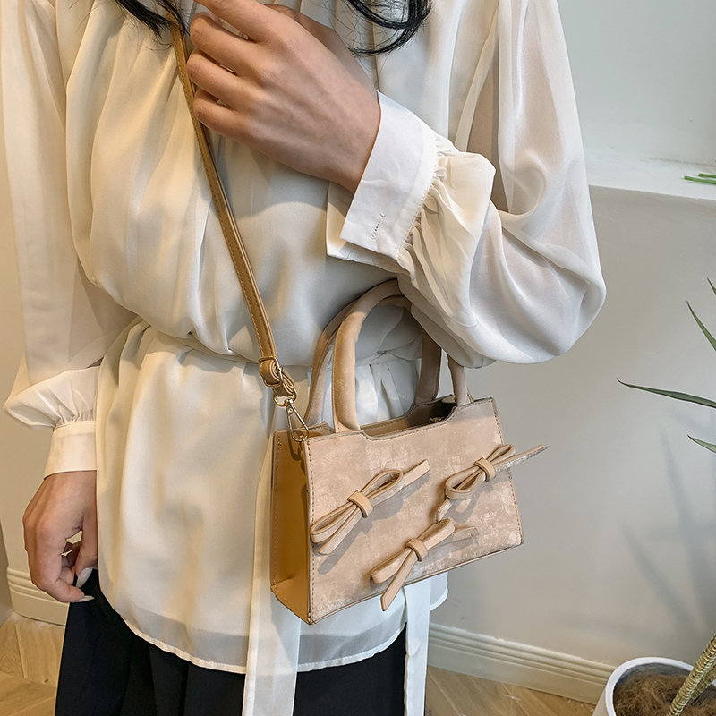 Frau Pu-Leder Einfarbig Bogenknoten Elegant Vintage-Stil Reißverschluss Schultertasche Handtasche Umhängetasche display picture 3